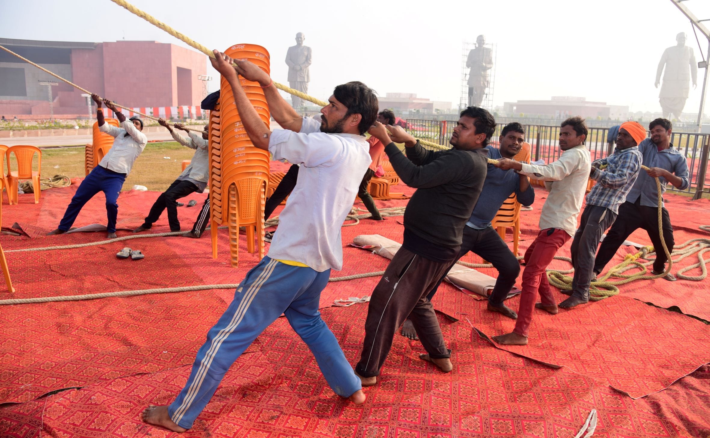 राष्ट्र प्रेरणा स्थल पर चल रही तैयारी। राष्ट्र प्रेरणा स्थल पर चल रही तैयारी।