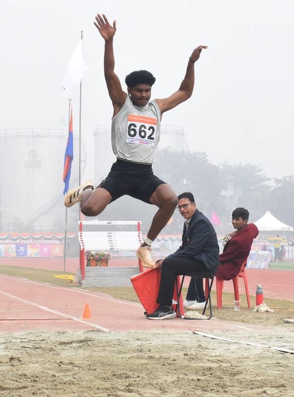 राष्ट्रीय विद्यालयीय एथलेक्टिस प्रतियोगिता के मुकाबलों में हिस्सा लेते खिलाड़ी। राष्ट्रीय विद्यालयीय एथलेक्टिस प्रतियोगिता के मुकाबलों में हिस्सा लेते खिलाड़ी।