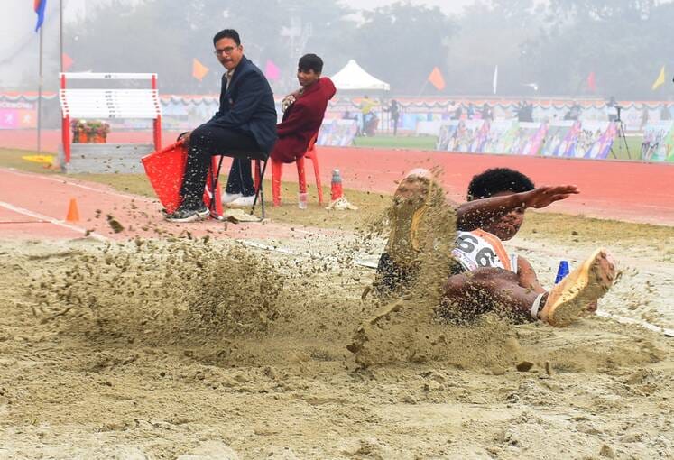 राष्ट्रीय विद्यालयीय एथलेक्टिस प्रतियोगिता के मुकाबलों में हिस्सा लेते खिलाड़ी। राष्ट्रीय विद्यालयीय एथलेक्टिस प्रतियोगिता के मुकाबलों में हिस्सा लेते खिलाड़ी।