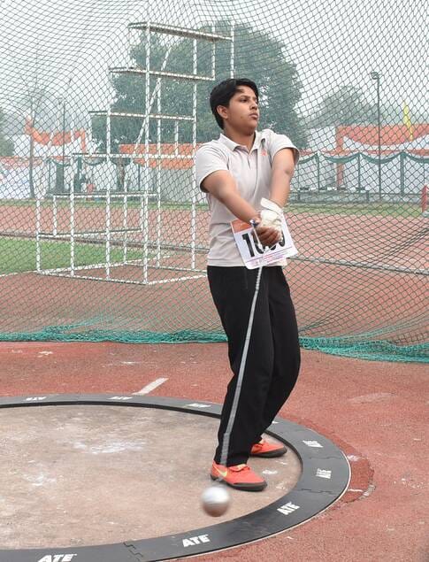 राष्ट्रीय विद्यालयीय एथलेक्टिस प्रतियोगिता के मुकाबलों में हिस्सा लेते खिलाड़ी। राष्ट्रीय विद्यालयीय एथलेक्टिस प्रतियोगिता के मुकाबलों में हिस्सा लेते खिलाड़ी।
