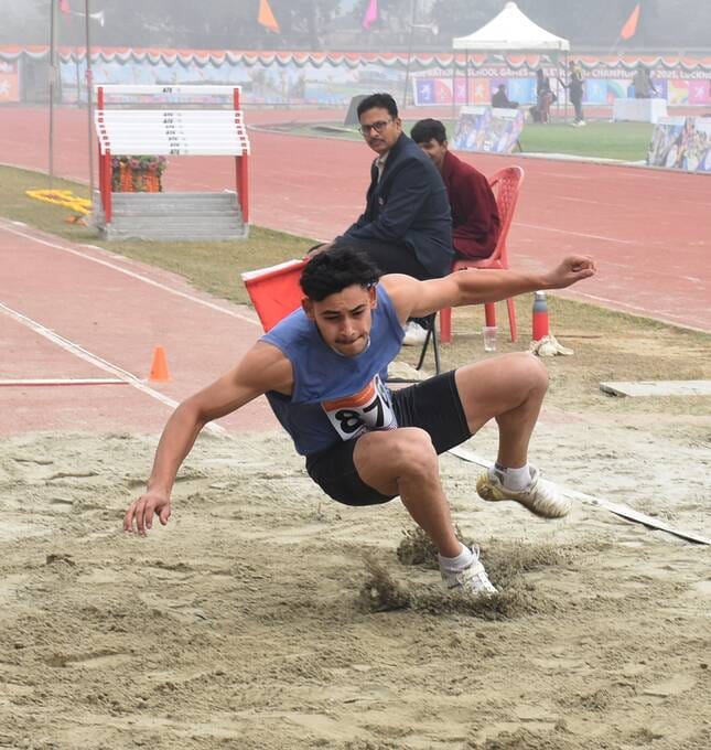राष्ट्रीय विद्यालयीय एथलेक्टिस प्रतियोगिता के मुकाबलों में हिस्सा लेते खिलाड़ी। राष्ट्रीय विद्यालयीय एथलेक्टिस प्रतियोगिता के मुकाबलों में हिस्सा लेते खिलाड़ी।