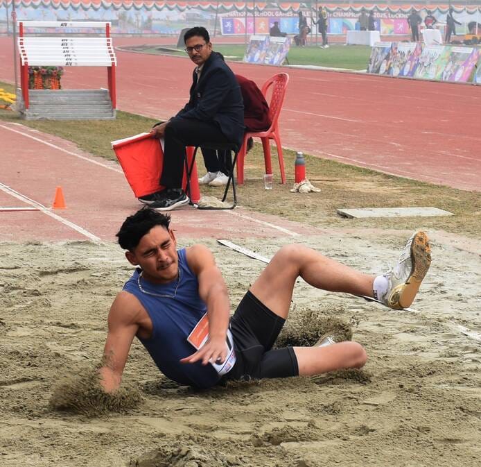 राष्ट्रीय विद्यालयीय एथलेक्टिस प्रतियोगिता के मुकाबलों में हिस्सा लेते खिलाड़ी। राष्ट्रीय विद्यालयीय एथलेक्टिस प्रतियोगिता के मुकाबलों में हिस्सा लेते खिलाड़ी।