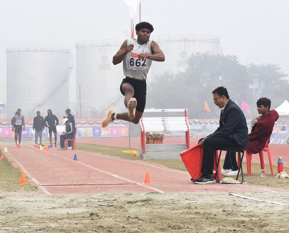राष्ट्रीय विद्यालयीय एथलेक्टिस प्रतियोगिता के मुकाबलों में हिस्सा लेते खिलाड़ी। राष्ट्रीय विद्यालयीय एथलेक्टिस प्रतियोगिता के मुकाबलों में हिस्सा लेते खिलाड़ी।