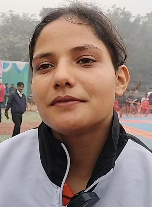शाहजहांपुर में जीआईसी खेल मैदान में राज्य स्तरीय कबड्डी टूर्नामेंट के दौरान खेलतीं बागपत व मेरठ शाहजहांपुर में जीआईसी खेल मैदान में राज्य स्तरीय कबड्डी टूर्नामेंट के दौरान खेलतीं बागपत व मेरठ