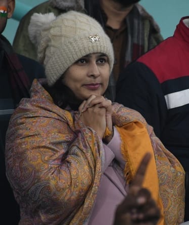 भारत और दक्षिण अफ्रीका के बीच चौथा टी-20 मुकाबला रद्द होने से मायूस दर्शक। 
