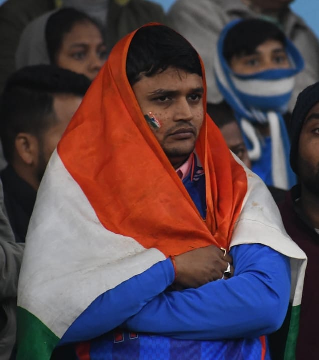 भारत और दक्षिण अफ्रीका के बीच चौथा टी-20 मुकाबला रद्द होने से मायूस दर्शक। 