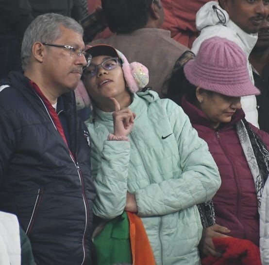 भारत और दक्षिण अफ्रीका के बीच चौथा टी-20 मुकाबला रद्द होने से मायूस दर्शक। 