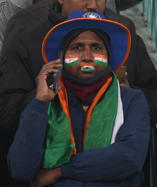 भारत और दक्षिण अफ्रीका के बीच चौथा टी-20 मुकाबला रद्द होने से मायूस दर्शक। 