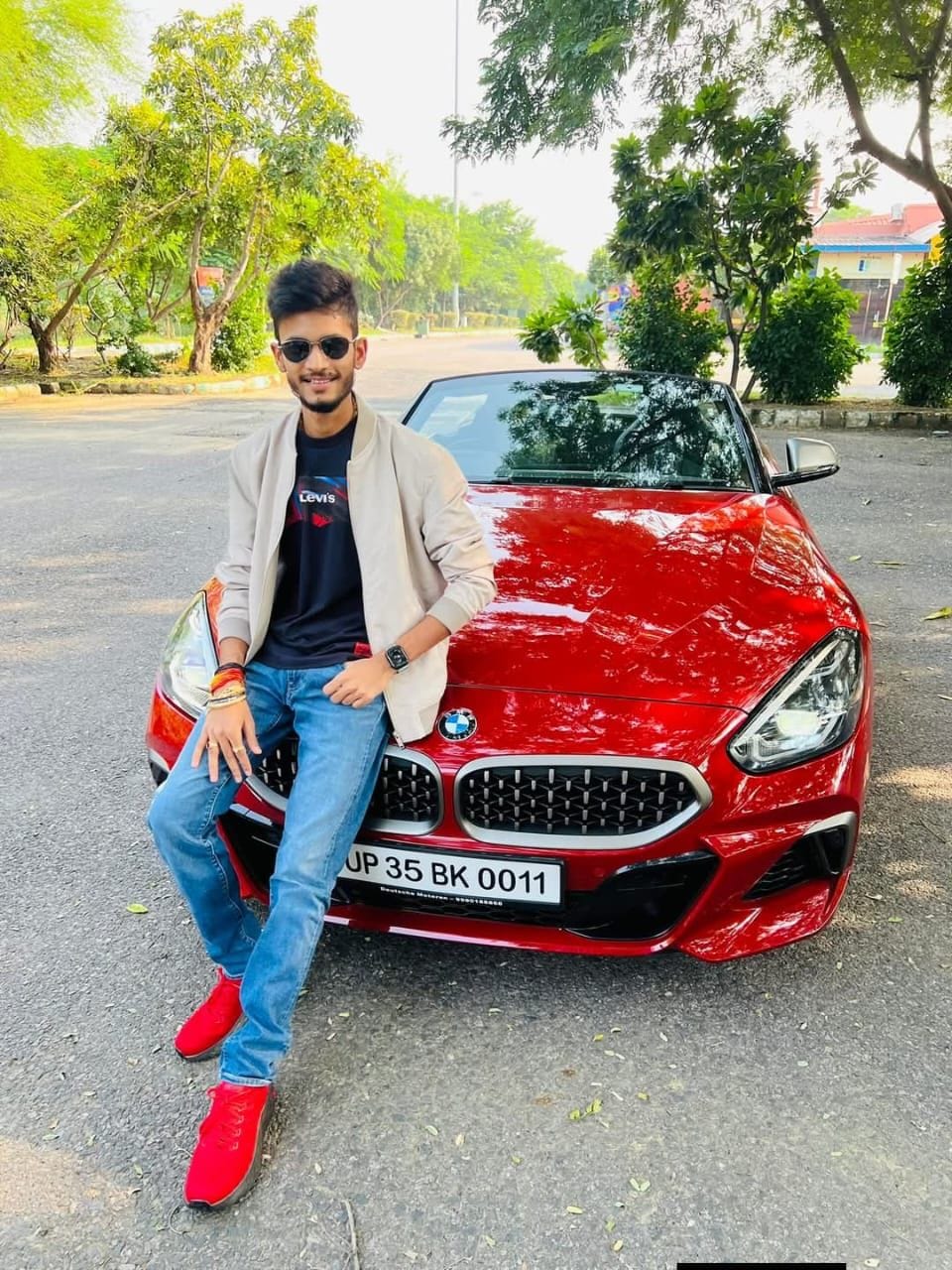 फोटो-32-नवाबगंज कस्बा स्थित अनुराग के चाचा के घर के बाहर मौजूद सीआरपीएफ जवान। संवाद फोटो-32-नवाबगंज कस्बा स्थित अनुराग के चाचा के घर के बाहर मौजूद सीआरपीएफ जवान। संवाद