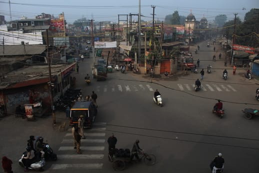 हाईकोर्ट बेंच की मांग को लेकर मेरठ बंद के दौरान बंद पड़ा बुढाना गेट मार्केट।   ......... संवाद.