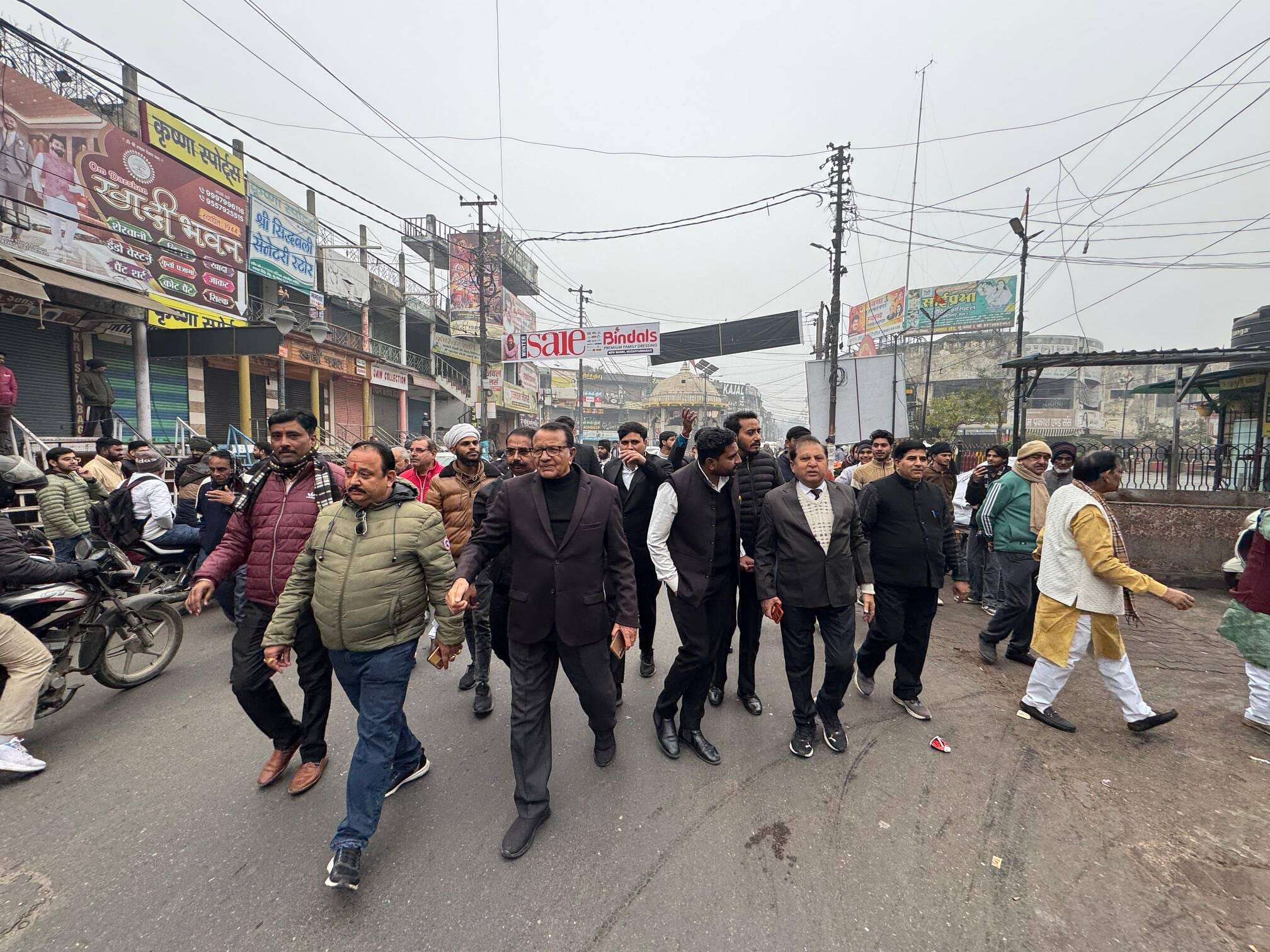 हाईकोर्ट बेंच की मांग के समर्थन में रुड़की रोड पर नारेबाजी करते अधिवक्ता : संवाद हाईकोर्ट बेंच की मांग के समर्थन में रुड़की रोड पर नारेबाजी करते अधिवक्ता : संवाद