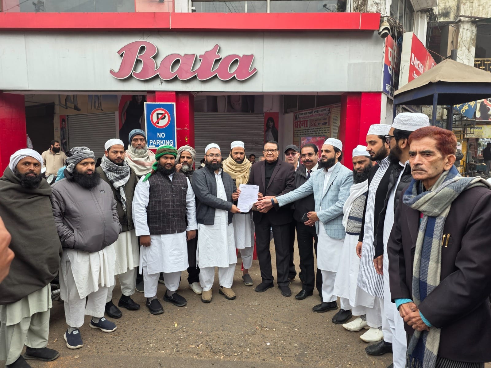 हाईकोर्ट बेंच की मांग के समर्थन में रुड़की रोड पर नारेबाजी करते अधिवक्ता : संवाद हाईकोर्ट बेंच की मांग के समर्थन में रुड़की रोड पर नारेबाजी करते अधिवक्ता : संवाद