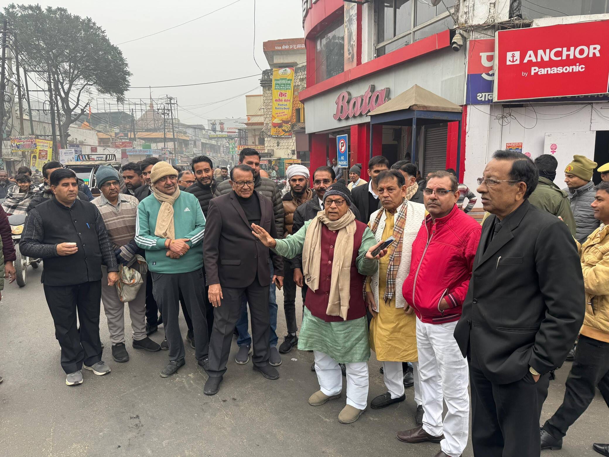 हाईकोर्ट बेंच की मांग के समर्थन में रुड़की रोड पर नारेबाजी करते अधिवक्ता : संवाद हाईकोर्ट बेंच की मांग के समर्थन में रुड़की रोड पर नारेबाजी करते अधिवक्ता : संवाद