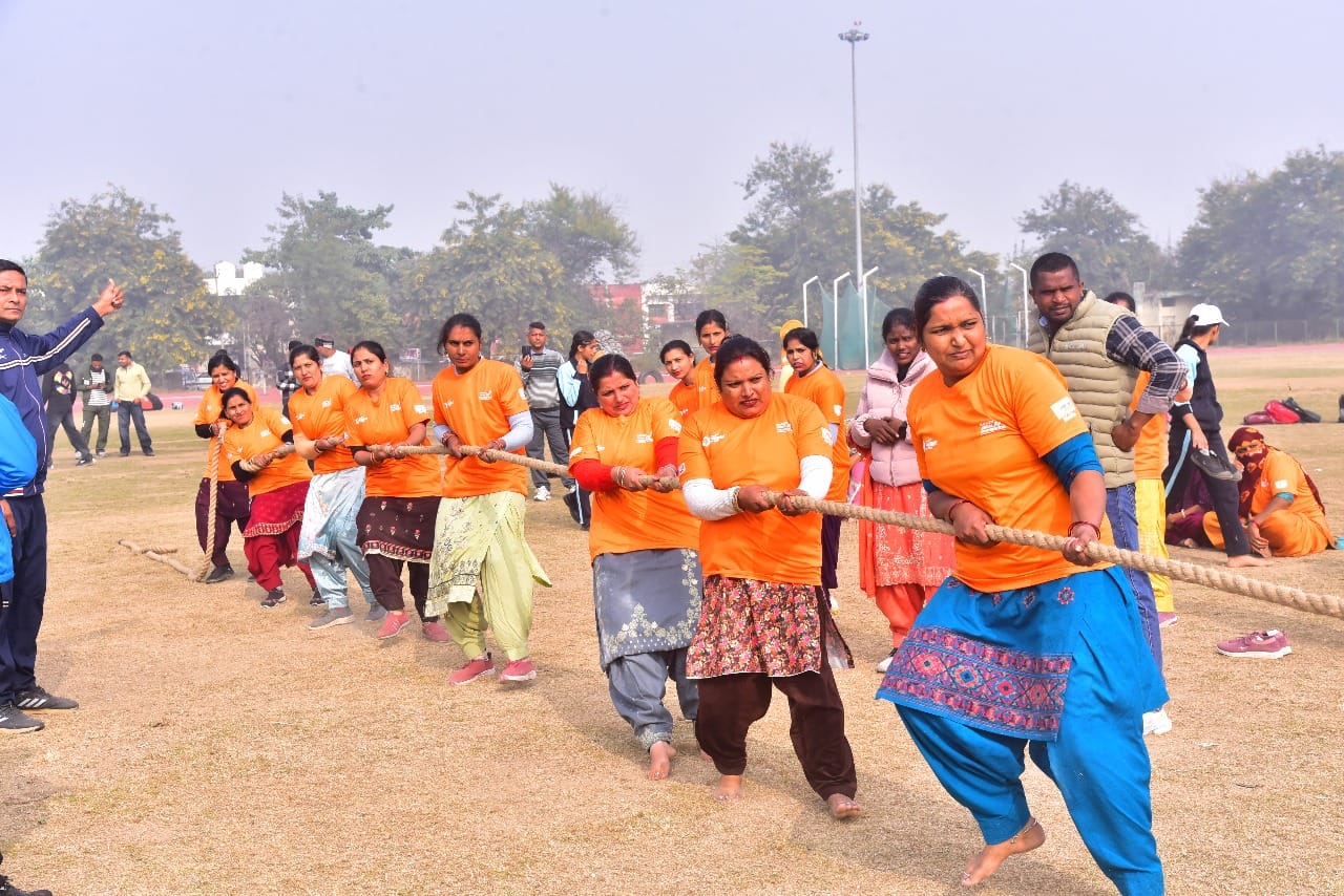 कुरुक्षेत्र। कुश्ती में दांव पेंच लगाती खिलाड़ी। स्वयं कुरुक्षेत्र। कुश्ती में दांव पेंच लगाती खिलाड़ी। स्वयं