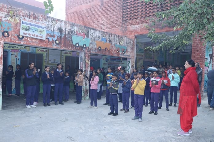 03...रोहतक स्थित बाल भवन के पास राजकीय मॉडल माध्यमिक विद्यालय के क्षतिग्रस्त शौचालय। संवाद