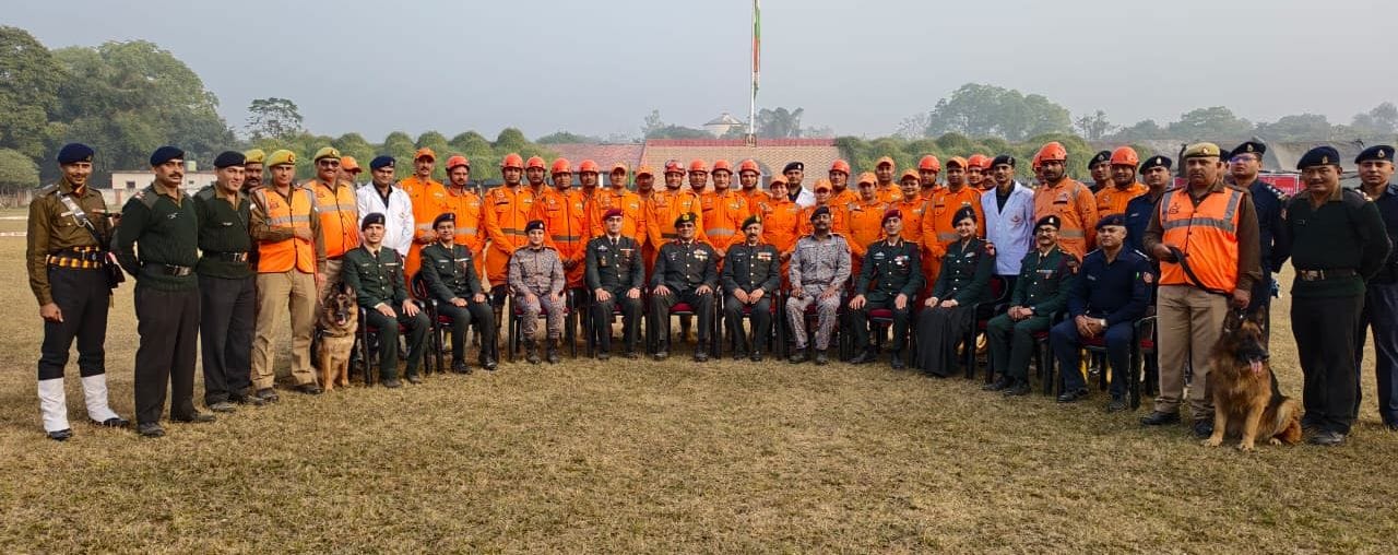 भूकंप या युद्ध के दौरान धराशायी इमारतों में फंसे लोगों को सुरक्षित बाहर निकालने के लिए एनडीआरएफ भूकंप या युद्ध के दौरान धराशायी इमारतों में फंसे लोगों को सुरक्षित बाहर निकालने के लिए एनडीआरएफ