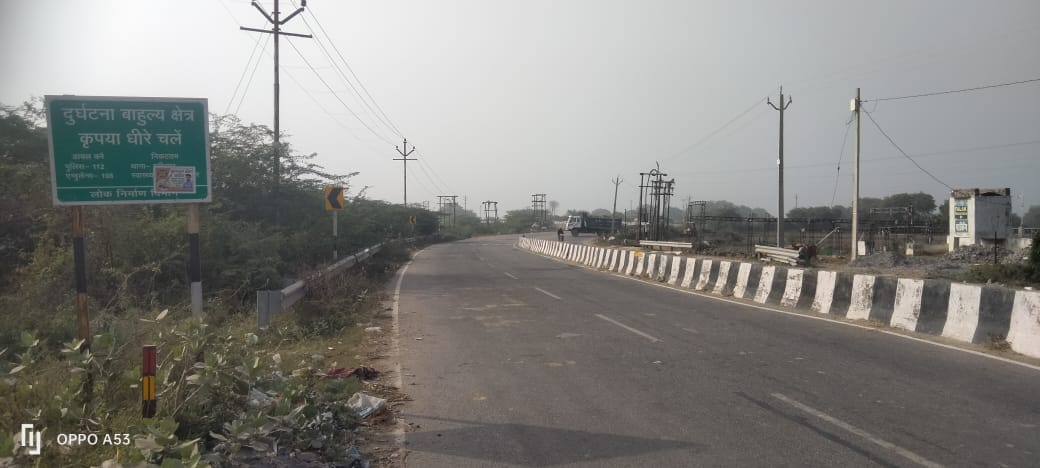 फोटो 19 एचएएमपी 04- नेशनल हाईवे पर स्थिति राठ तिराहा ब्लैक स्पॉट। संवाद