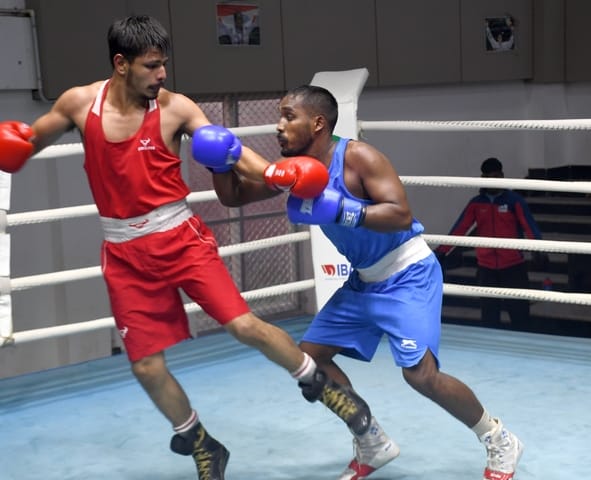 केडी सिंह बाबू स्टेडियम में राज्य सीनियर बाॅक्सिंग प्रतियोगिता के मुकाबले में भिड़ते खिल केडी सिंह बाबू स्टेडियम में राज्य सीनियर बाॅक्सिंग प्रतियोगिता के मुकाबले में भिड़ते खिल