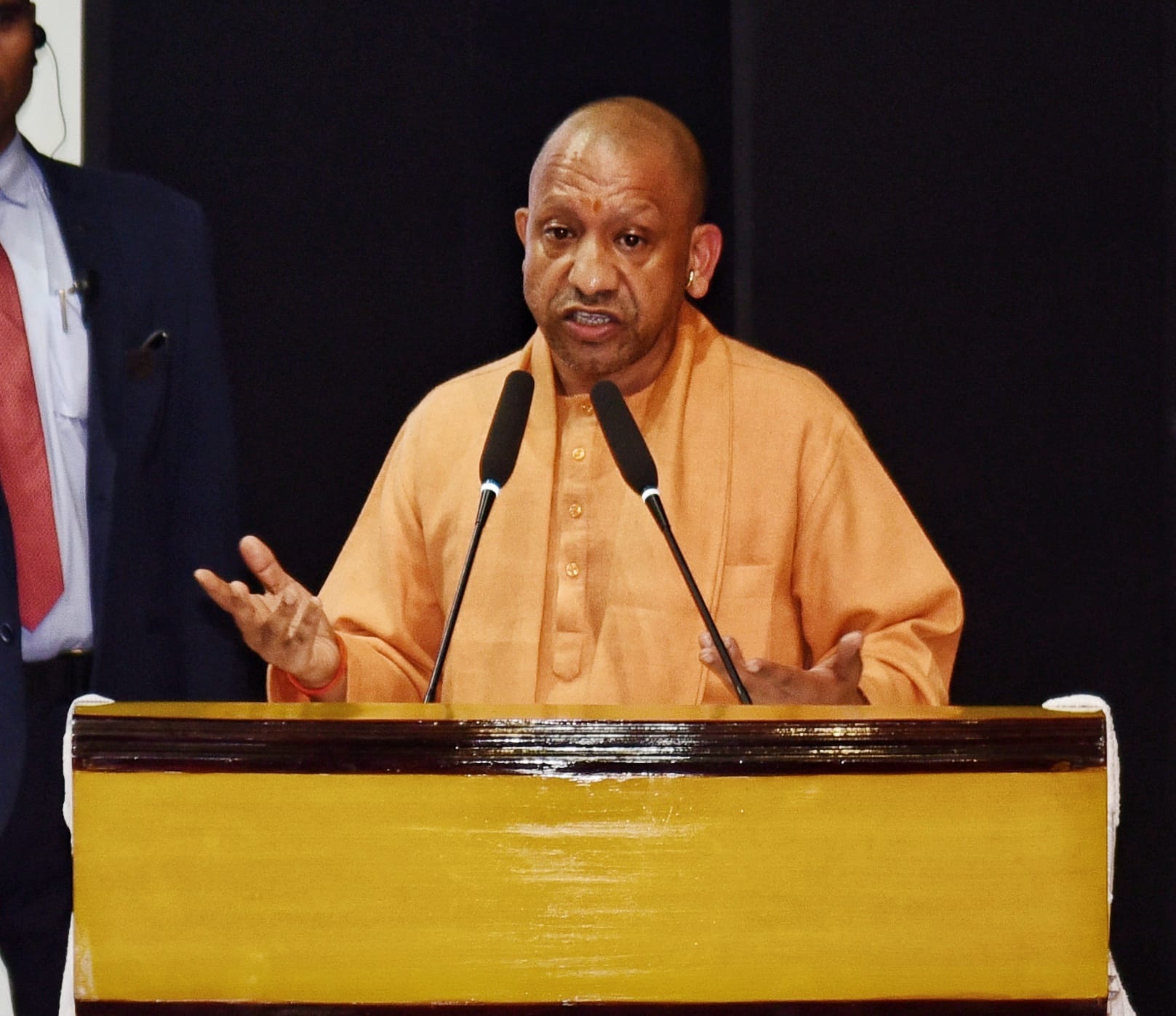 कार्यक्रम में मुख्यमंत्री योगी आदित्यनाथ, उपमुख्यमंत्री ब्रजेश पाठक एवं मौजूद चिकित्सक। कार्यक्रम में मुख्यमंत्री योगी आदित्यनाथ, उपमुख्यमंत्री ब्रजेश पाठक एवं मौजूद चिकित्सक।