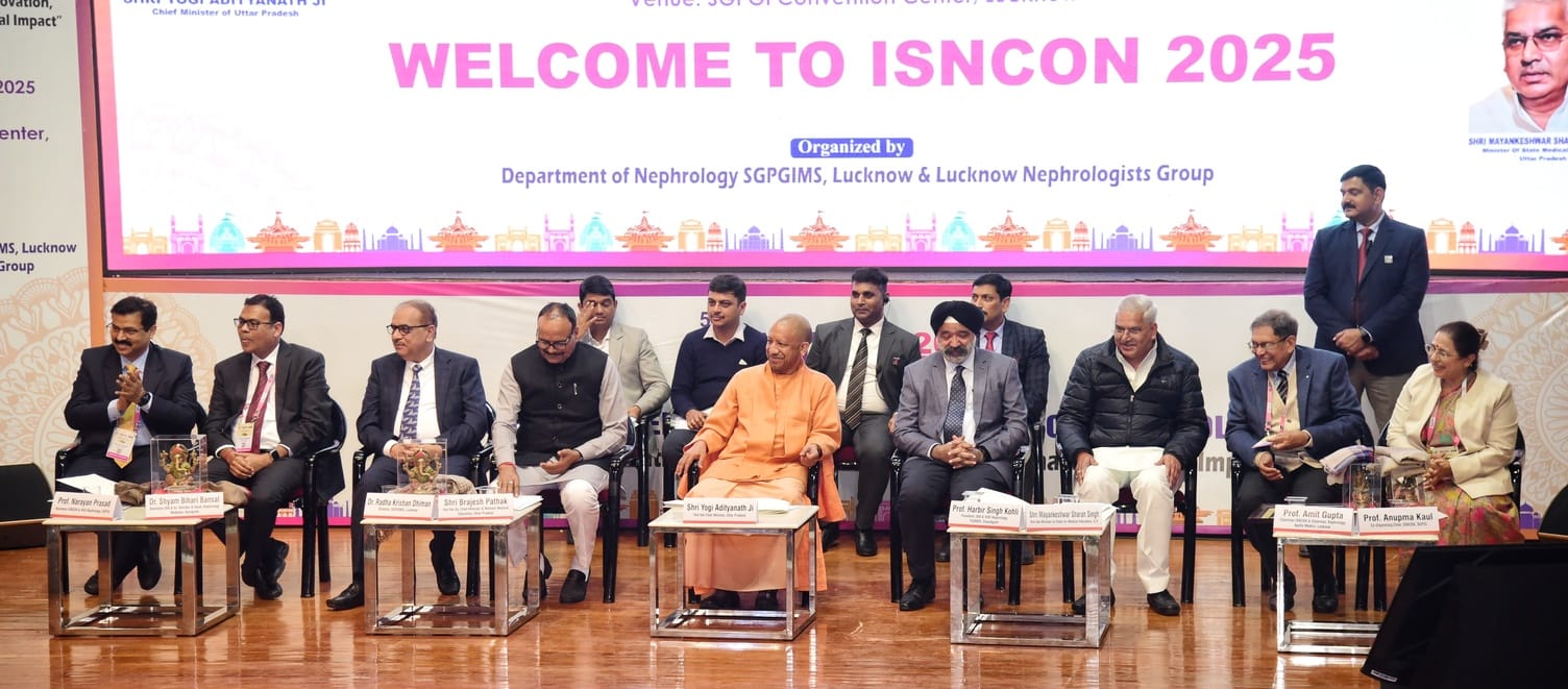 कार्यक्रम में मुख्यमंत्री योगी आदित्यनाथ, उपमुख्यमंत्री ब्रजेश पाठक एवं मौजूद चिकित्सक। कार्यक्रम में मुख्यमंत्री योगी आदित्यनाथ, उपमुख्यमंत्री ब्रजेश पाठक एवं मौजूद चिकित्सक।