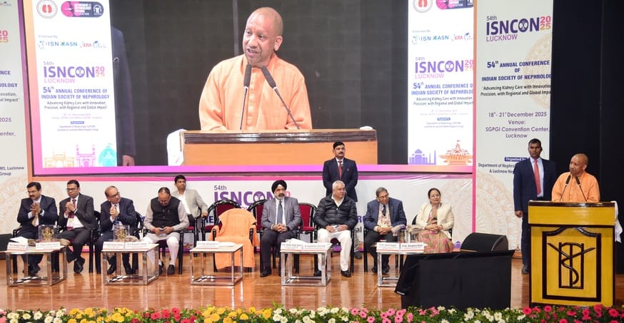 कार्यक्रम में मुख्यमंत्री योगी आदित्यनाथ, उपमुख्यमंत्री ब्रजेश पाठक एवं मौजूद चिकित्सक। कार्यक्रम में मुख्यमंत्री योगी आदित्यनाथ, उपमुख्यमंत्री ब्रजेश पाठक एवं मौजूद चिकित्सक।