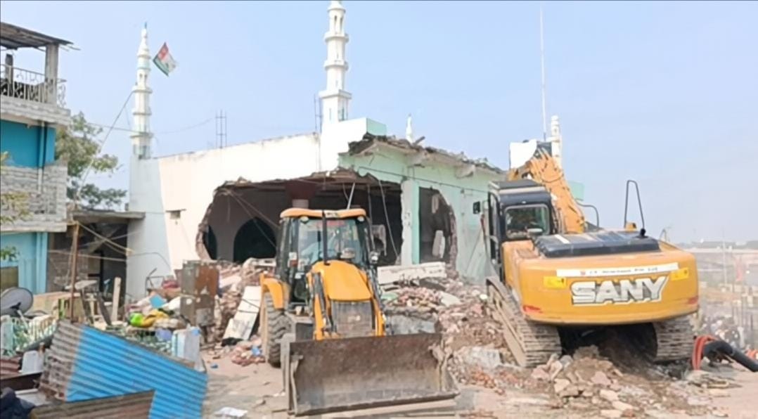 महाकाल लोक और तकिया मस्जिद