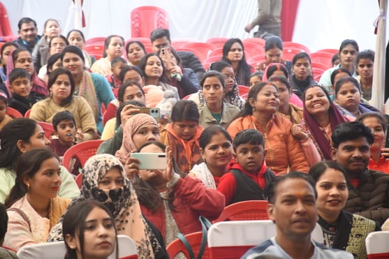 नगर निगम के चिल्ड्रेंस पैलेस विद्यालय का वार्षिकोत्सव बृहस्पतिवार को हर्षोल्लास और भव्यता के सा नगर निगम के चिल्ड्रेंस पैलेस विद्यालय का वार्षिकोत्सव बृहस्पतिवार को हर्षोल्लास और भव्यता के सा