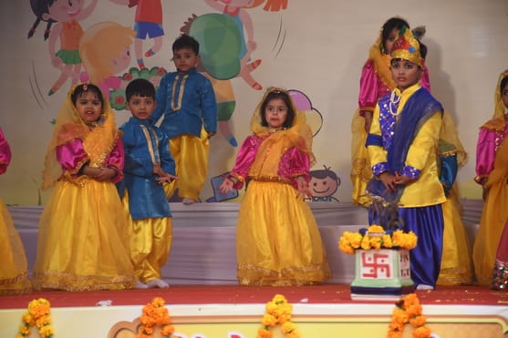नगर निगम के चिल्ड्रेंस पैलेस विद्यालय का वार्षिकोत्सव बृहस्पतिवार को हर्षोल्लास और भव्यता के सा नगर निगम के चिल्ड्रेंस पैलेस विद्यालय का वार्षिकोत्सव बृहस्पतिवार को हर्षोल्लास और भव्यता के सा