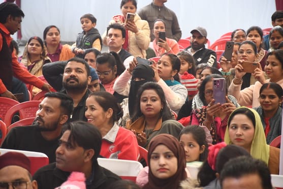 नगर निगम के चिल्ड्रेंस पैलेस विद्यालय का वार्षिकोत्सव बृहस्पतिवार को हर्षोल्लास और भव्यता के सा नगर निगम के चिल्ड्रेंस पैलेस विद्यालय का वार्षिकोत्सव बृहस्पतिवार को हर्षोल्लास और भव्यता के सा