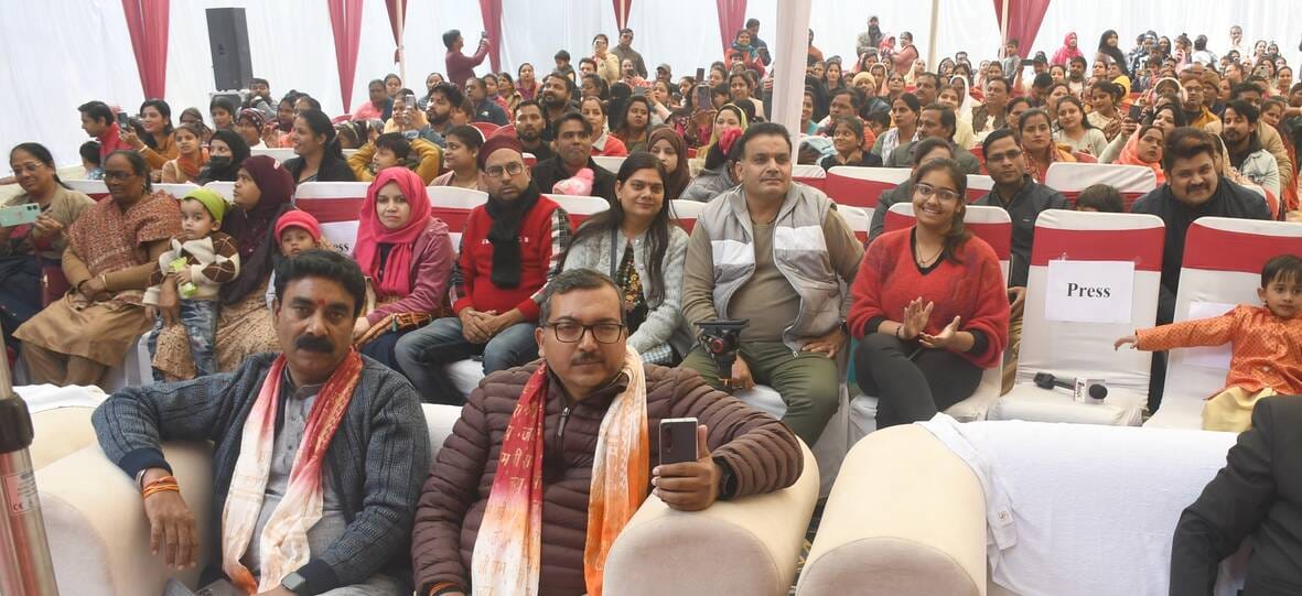 नगर निगम के चिल्ड्रेंस पैलेस विद्यालय का वार्षिकोत्सव बृहस्पतिवार को हर्षोल्लास और भव्यता के सा नगर निगम के चिल्ड्रेंस पैलेस विद्यालय का वार्षिकोत्सव बृहस्पतिवार को हर्षोल्लास और भव्यता के सा