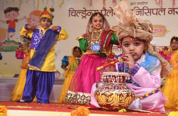 नगर निगम के चिल्ड्रेंस पैलेस विद्यालय का वार्षिकोत्सव बृहस्पतिवार को हर्षोल्लास और भव्यता के सा नगर निगम के चिल्ड्रेंस पैलेस विद्यालय का वार्षिकोत्सव बृहस्पतिवार को हर्षोल्लास और भव्यता के सा