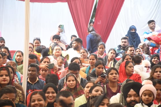 नगर निगम के चिल्ड्रेंस पैलेस विद्यालय का वार्षिकोत्सव बृहस्पतिवार को हर्षोल्लास और भव्यता के सा नगर निगम के चिल्ड्रेंस पैलेस विद्यालय का वार्षिकोत्सव बृहस्पतिवार को हर्षोल्लास और भव्यता के सा