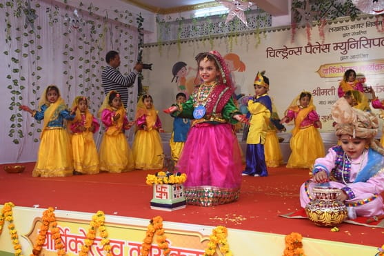 नगर निगम के चिल्ड्रेंस पैलेस विद्यालय का वार्षिकोत्सव बृहस्पतिवार को हर्षोल्लास और भव्यता के सा नगर निगम के चिल्ड्रेंस पैलेस विद्यालय का वार्षिकोत्सव बृहस्पतिवार को हर्षोल्लास और भव्यता के सा