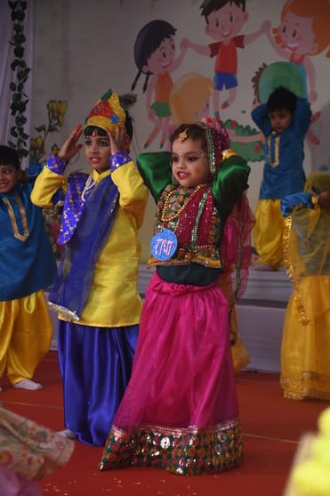 नगर निगम के चिल्ड्रेंस पैलेस विद्यालय का वार्षिकोत्सव बृहस्पतिवार को हर्षोल्लास और भव्यता के सा नगर निगम के चिल्ड्रेंस पैलेस विद्यालय का वार्षिकोत्सव बृहस्पतिवार को हर्षोल्लास और भव्यता के सा
