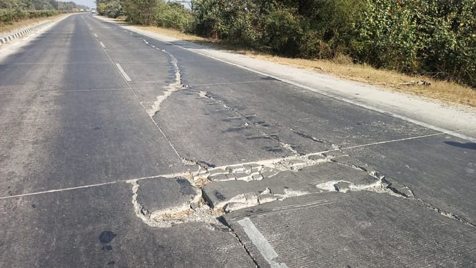 सहारनपुर-पंचकूला नेशनल हाईवे पर आई दरारें। संवाद