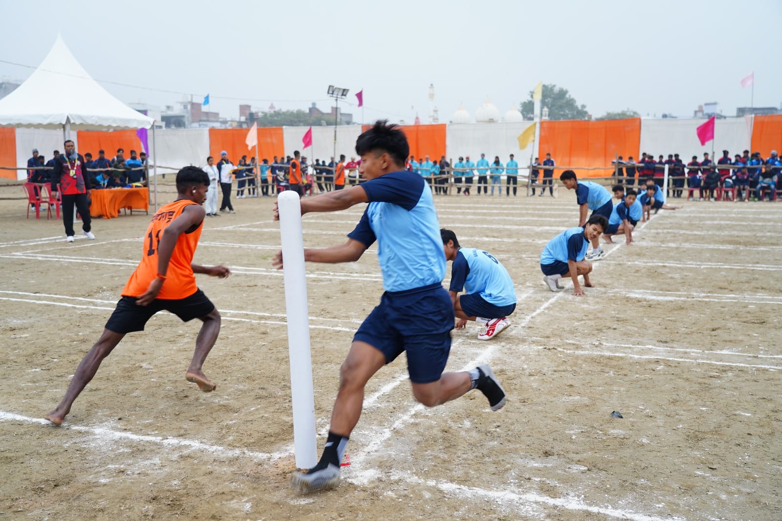 43-खो खो प्रतियोगिता में जीत के लिए संघर्ष करते खिलाड़ी।-संवाद