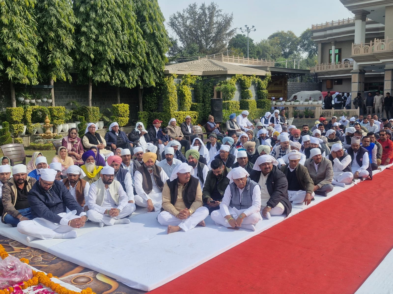 डबवाली: तेजाखेड़ा फार्म हाऊस में आयोजित श्रद्धांजलि सभा में उपस्थित पंजाब के पूर्व डीप्टी सीए डबवाली: तेजाखेड़ा फार्म हाऊस में आयोजित श्रद्धांजलि सभा में उपस्थित पंजाब के पूर्व डीप्टी सीए