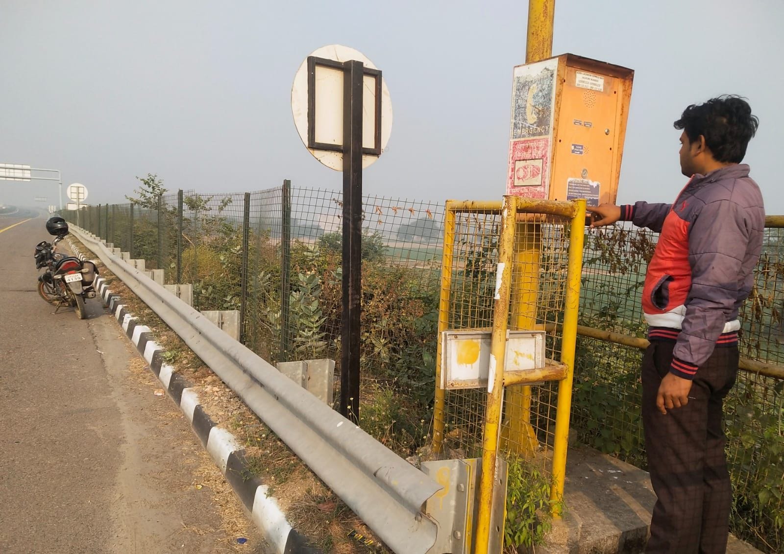 फोटो-22-औरास के पास लगे स्पीड डिडेक्टर कैमरे। संवाद फोटो-22-औरास के पास लगे स्पीड डिडेक्टर कैमरे। संवाद
