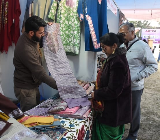गोमतीनगर स्थित उत्तर प्रदेश संगीत नाटक अकादमी में शुक्रवार को तीन दिवसीय सांस्कृतिक महोत्सव ‘रि गोमतीनगर स्थित उत्तर प्रदेश संगीत नाटक अकादमी में शुक्रवार को तीन दिवसीय सांस्कृतिक महोत्सव ‘रि