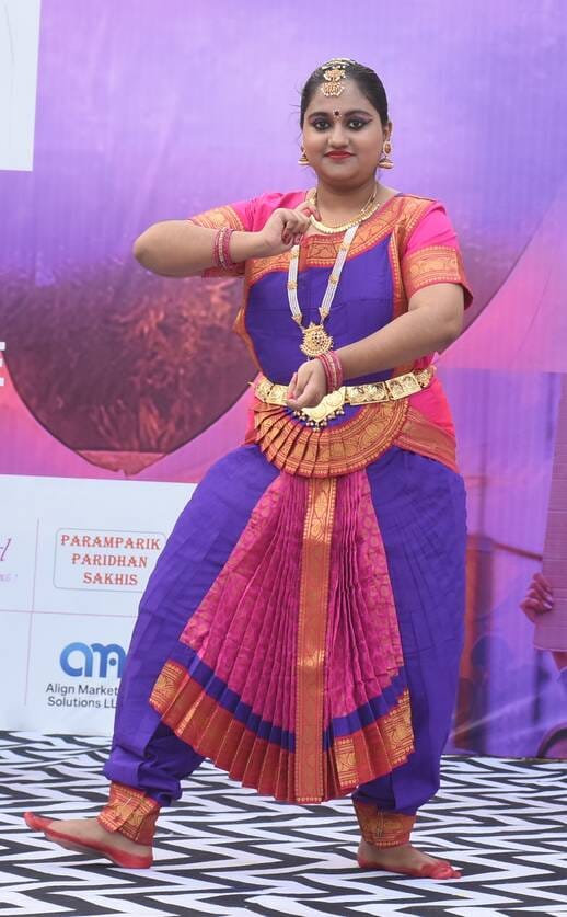 गोमतीनगर स्थित उत्तर प्रदेश संगीत नाटक अकादमी में शुक्रवार को तीन दिवसीय सांस्कृतिक महोत्सव ‘रि गोमतीनगर स्थित उत्तर प्रदेश संगीत नाटक अकादमी में शुक्रवार को तीन दिवसीय सांस्कृतिक महोत्सव ‘रि