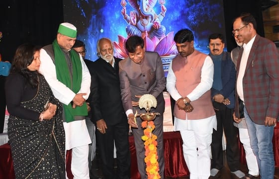 गोमतीनगर स्थित उत्तर प्रदेश संगीत नाटक अकादमी में शुक्रवार को तीन दिवसीय सांस्कृतिक महोत्सव ‘रि गोमतीनगर स्थित उत्तर प्रदेश संगीत नाटक अकादमी में शुक्रवार को तीन दिवसीय सांस्कृतिक महोत्सव ‘रि