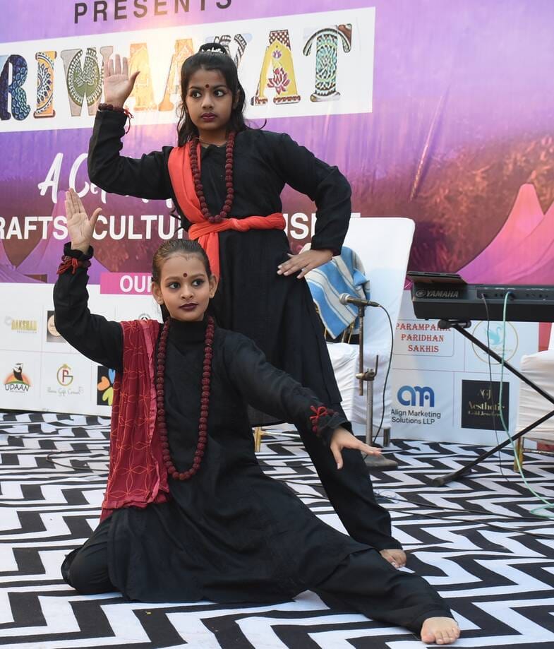 गोमतीनगर स्थित उत्तर प्रदेश संगीत नाटक अकादमी में शुक्रवार को तीन दिवसीय सांस्कृतिक महोत्सव ‘रि गोमतीनगर स्थित उत्तर प्रदेश संगीत नाटक अकादमी में शुक्रवार को तीन दिवसीय सांस्कृतिक महोत्सव ‘रि