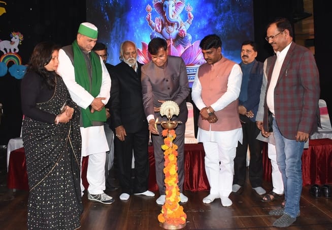 गोमतीनगर स्थित उत्तर प्रदेश संगीत नाटक अकादमी में शुक्रवार को तीन दिवसीय सांस्कृतिक महोत्सव ‘रि गोमतीनगर स्थित उत्तर प्रदेश संगीत नाटक अकादमी में शुक्रवार को तीन दिवसीय सांस्कृतिक महोत्सव ‘रि