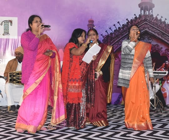 गोमतीनगर स्थित उत्तर प्रदेश संगीत नाटक अकादमी में शुक्रवार को तीन दिवसीय सांस्कृतिक महोत्सव ‘रि गोमतीनगर स्थित उत्तर प्रदेश संगीत नाटक अकादमी में शुक्रवार को तीन दिवसीय सांस्कृतिक महोत्सव ‘रि
