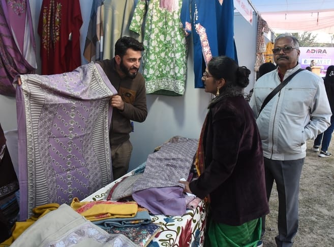 गोमतीनगर स्थित उत्तर प्रदेश संगीत नाटक अकादमी में शुक्रवार को तीन दिवसीय सांस्कृतिक महोत्सव ‘रि गोमतीनगर स्थित उत्तर प्रदेश संगीत नाटक अकादमी में शुक्रवार को तीन दिवसीय सांस्कृतिक महोत्सव ‘रि