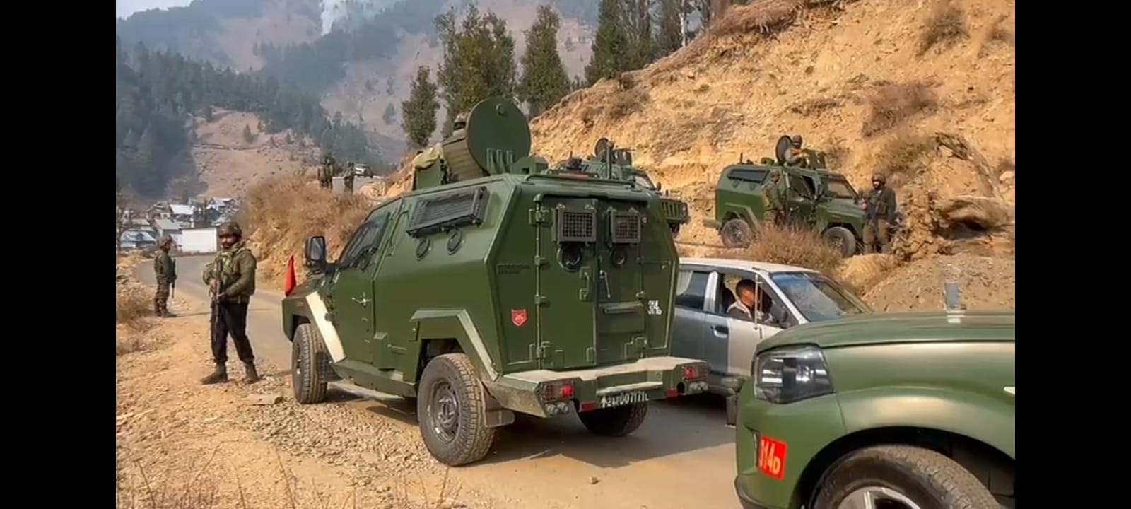 जिला किश्तवाड़ के उपमंडल छात्रू के कई इलाकों में आज तड़के से सुरक्षा बलों द्वारा बड़े पैमाने पर