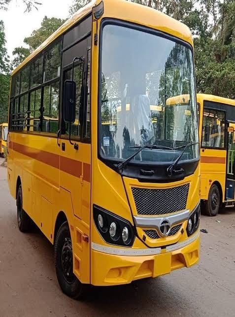 जिला सचिवालय में सड़क सुरक्षा की बैठक लेतीं डीसी प्रीति। डीआईपीआरओ