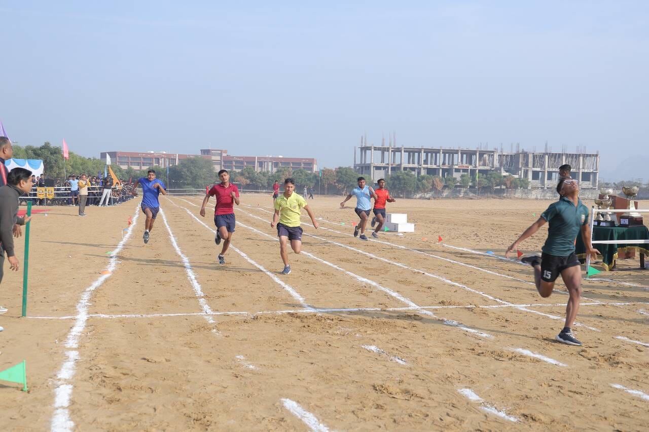जीत हासिल करने पर खुशी जाहिर करते विजेता खिलाड़ी। स्रोत : स्कूल जीत हासिल करने पर खुशी जाहिर करते विजेता खिलाड़ी। स्रोत : स्कूल