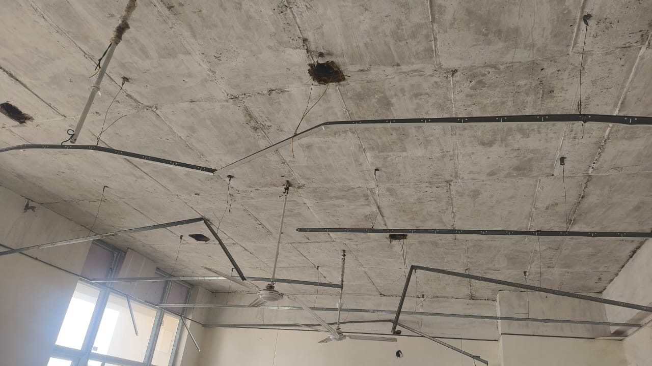 कुरुक्षेत्र। सामुदायिक केंद्र में फैली गंदगी। संवाद कुरुक्षेत्र। सामुदायिक केंद्र में फैली गंदगी। संवाद