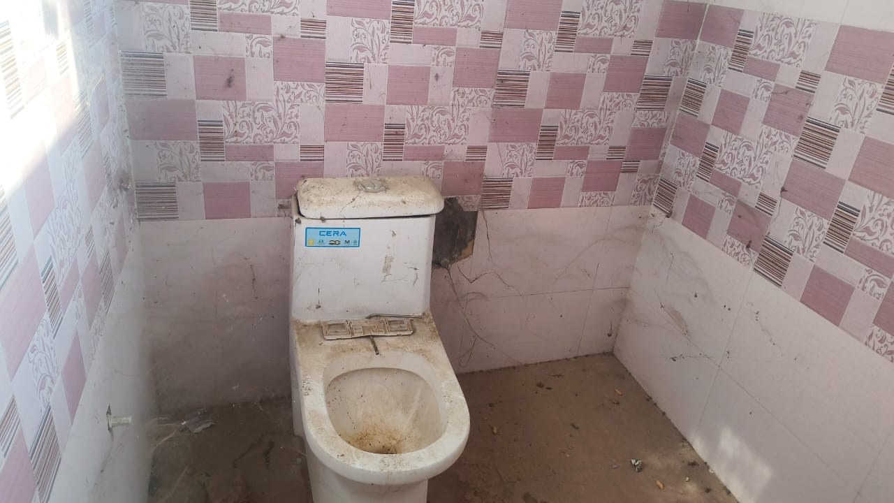 कुरुक्षेत्र। सामुदायिक केंद्र में फैली गंदगी। संवाद कुरुक्षेत्र। सामुदायिक केंद्र में फैली गंदगी। संवाद